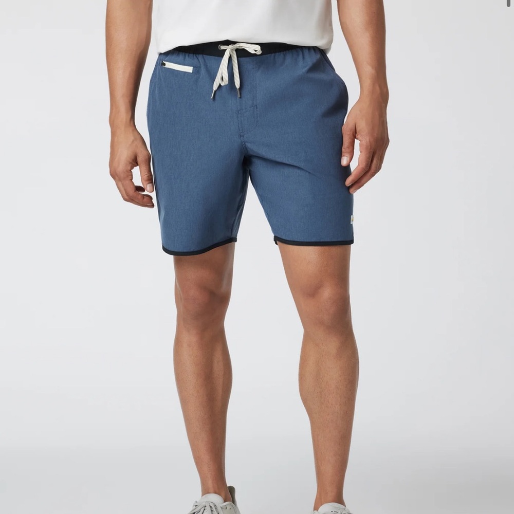 Vuori Men's Banks Short Azure Linen